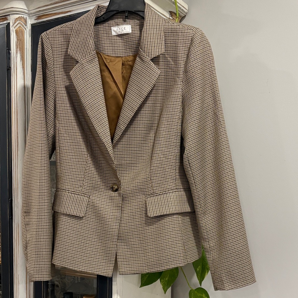 Women's tan houndstooth Blazer
